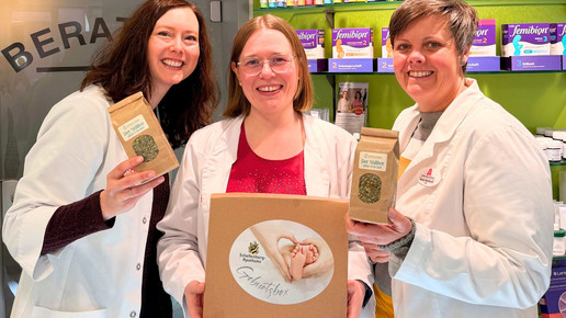Foto: Das Team der Schellenberg-Apotheke mit Stilltee und Babybox