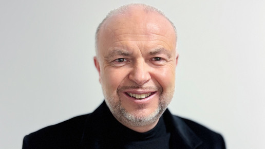 Frank Staud lächelt.