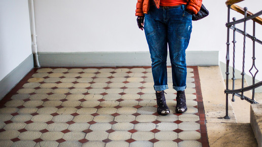 690116 introvertiert-frau R K B by Rainer Sturm pixelio.de