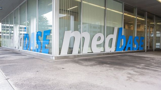 Medbase Zug Eingang-aussen 02 medbase