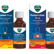 Zwei Packshots von WICK Husten-Sirup – links die Flasche WICK Husten-Sirup gegen Reizhusten mit Honig (180 ml), rechts die Flasche WICK Husten-Löser Sirup mit Honigaroma (180 ml).