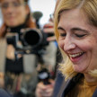 Nina Warken lacht 