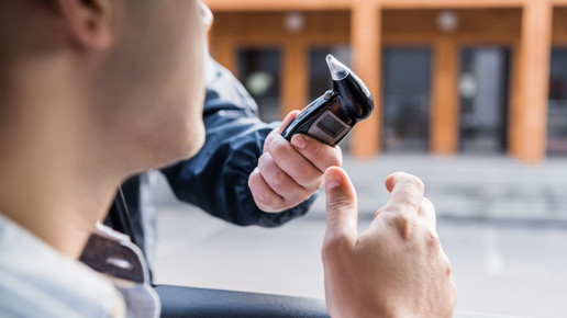 Eigenbrauer-Syndrom: Belgier entgeht Fahrverbot
