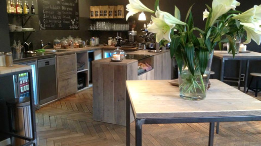 black coffee pharmacy innen vase leni moretti photography