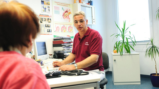 Arzt Patientengespraech eh aaneu