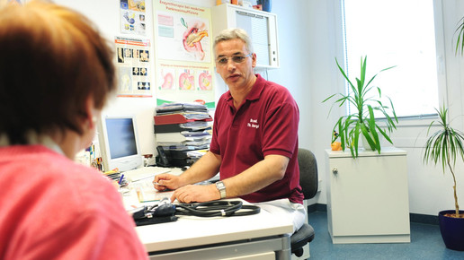 Arzt Patientengespraech eh aaneu