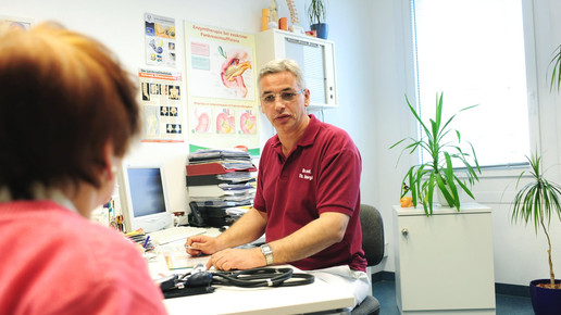 Arzt Patientengespraech eh aaneu