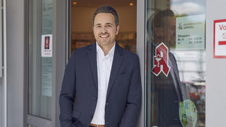 Klinikversorgender Apotheker: Größte Sorge Klinikpleite Apotheker Christian Sickau lächelt. Mehr dazu im Artikel.