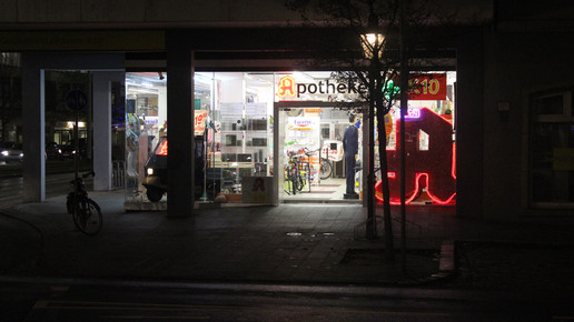 k10-apo schaufenster1 nacht k10