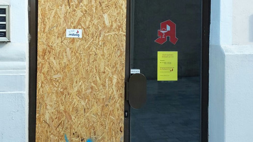 eingang versperrt stadt-apotheke