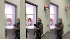 Anstehen vor der Apotheke: Tag 1