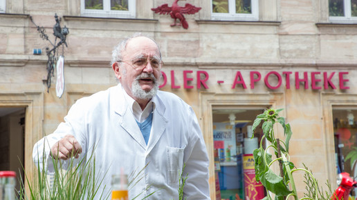 Adler-Apotheke Erlangen Bernd Nuermberger aussen01 Marie-Theres Graf 