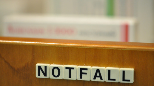 Notfall-Schublade in Apotheke
