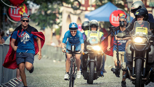 Julia Gajer fahrrad Sebastian Kuhn