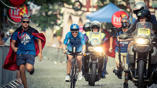 Julia Gajer fahrrad Sebastian Kuhn