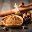 Zimt: Gesundes Weihnachtsgewürz Zimt in Stangen und Pulver