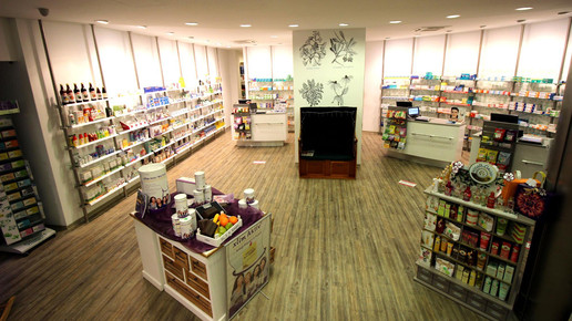 Straussen-Apo innen 1 Straussen-Apotheke