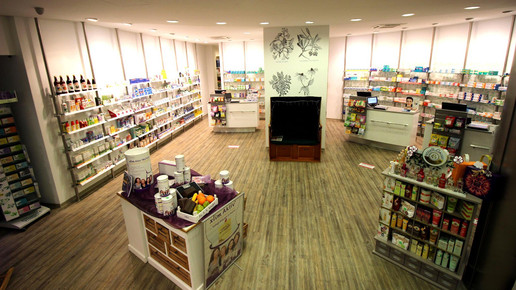 Straussen-Apo innen 1 Straussen-Apotheke