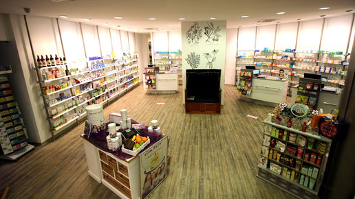 Straussen-Apo innen 1 Straussen-Apotheke