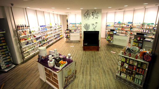 Straussen-Apo innen 1 Straussen-Apotheke