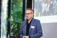 Michael Schmitz spricht auf der Kammerversammlung