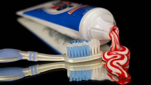 zahncreme Alexandra H pixelio