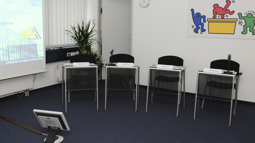 anzag leere stuehle eh