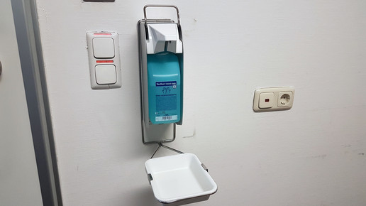 groehe sommerreise charite haendedesinfektion2 sterillium aa