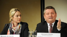 Schwesig: Lohnfortzahlung für Pflege-Notfall