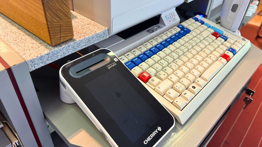 TI-Terminal und Tastatur im HV