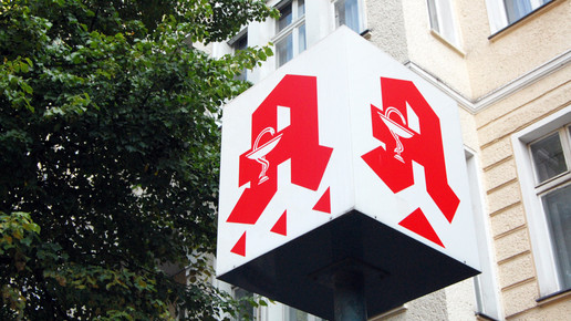 Langjähriger Apothekenkunde zückt Messer