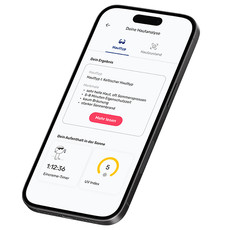Abgebildet wird ein Smartphone mit der App von dermanostic zur Hautgesundheit.