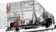 Schmuggler versteckt, Zoll entdeckt