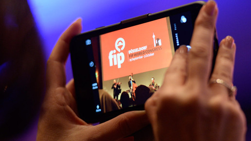 Handy fotografiert FIP-Logo