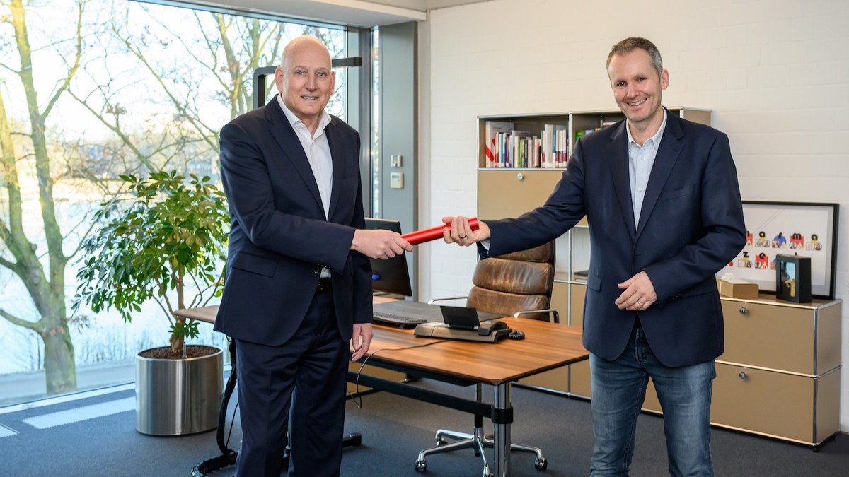 AKWL-Walter-bergibt-an-Schmitz