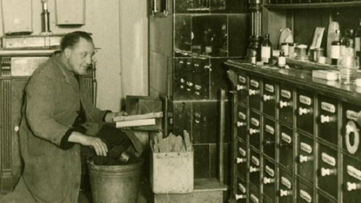 historisch 10 Raths-Apotheke