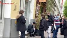 AstraZeneca: Warteschlangen vor Arztpraxen