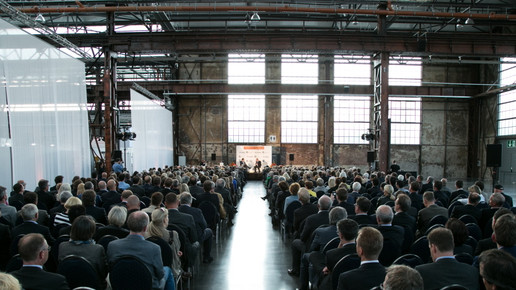 duesseldorfin plenum2 nicole-teuber-fotostudio-zur-alten-metzgerei