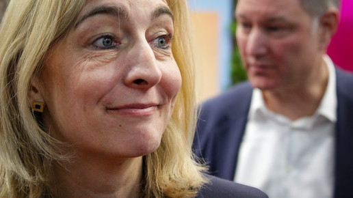Nina Warken lächelt 