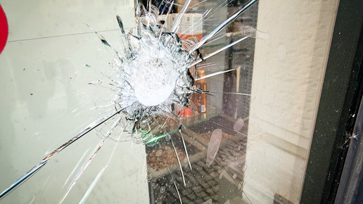 eingeworfenes Schaufenster