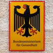 ApoVWG: BMG prüft Maßgabebeschluss Symbolbild: Schild am Bundesgesundheitsministerium mit der Aufschrift „Bundesministerium für Gesundheit“