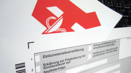 Foto: Apotheken-A im Hintergrund, Formular im Vordergrund.