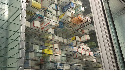 Martinus-Apotheke Wertingen Kommissionierautomat unfertig Martinus-Apotheke