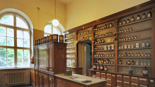Die Offizin der Fontane-Apotheke.