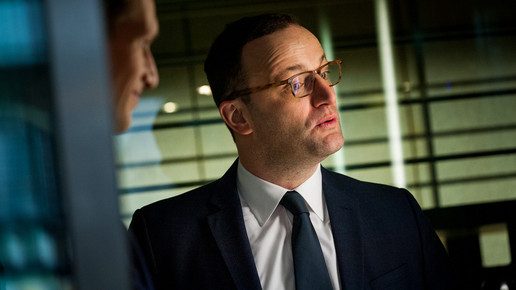 Kabinettsumbildung: Spekulation um Spahn