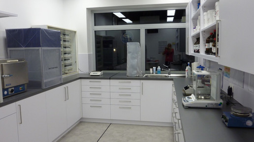 Apo 27 Elefanten-Apotheke