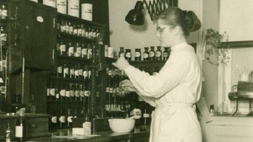 historisch 11 Raths-Apotheke