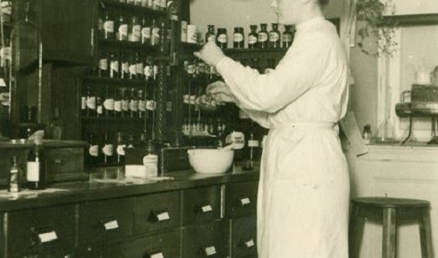 historisch 11 Raths-Apotheke