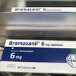 200 Abgaben ohne Rezept: Inhaber spielt Unschuldslamm Bromazenil-Packungen in einer Schubalde