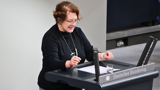 Evelyn Schötz spricht im Bundestag 